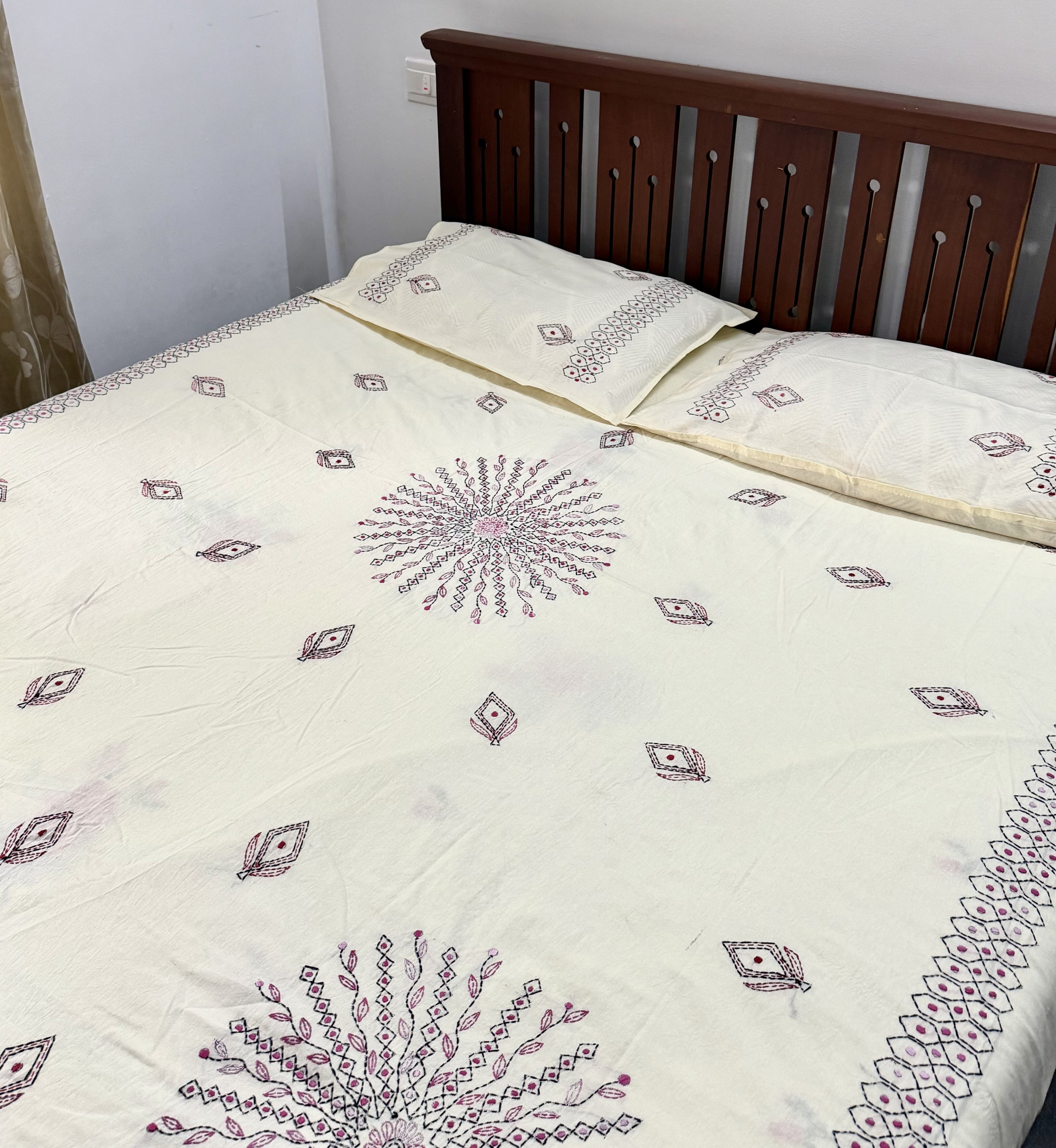 Cream Kantha Work Queen Size Bedsheet - Pure Cotton - 90 x 108 inches