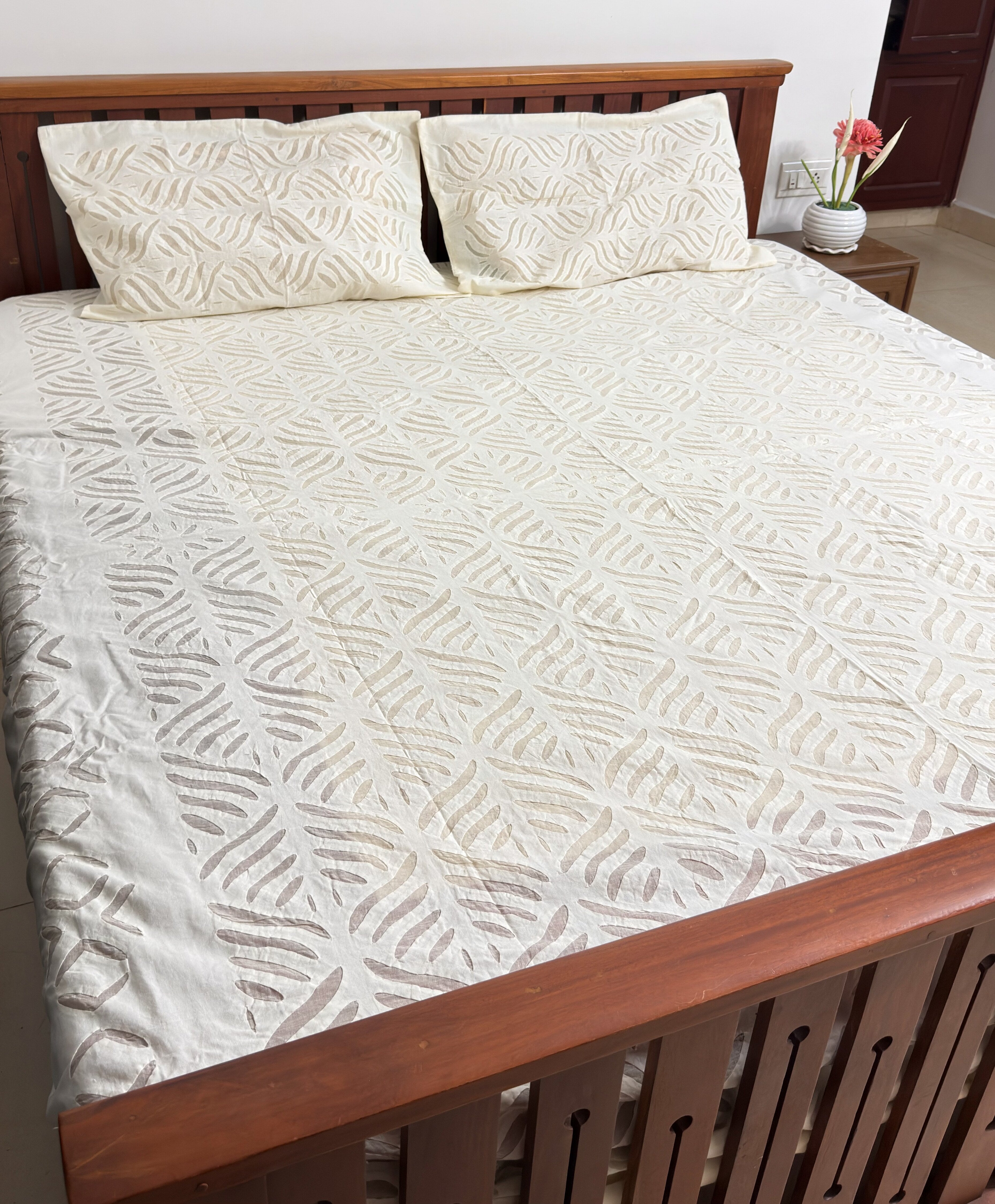 Off-White Appliqué Queen Size Bedsheet - Pure Cotton - 90 x 108 inches